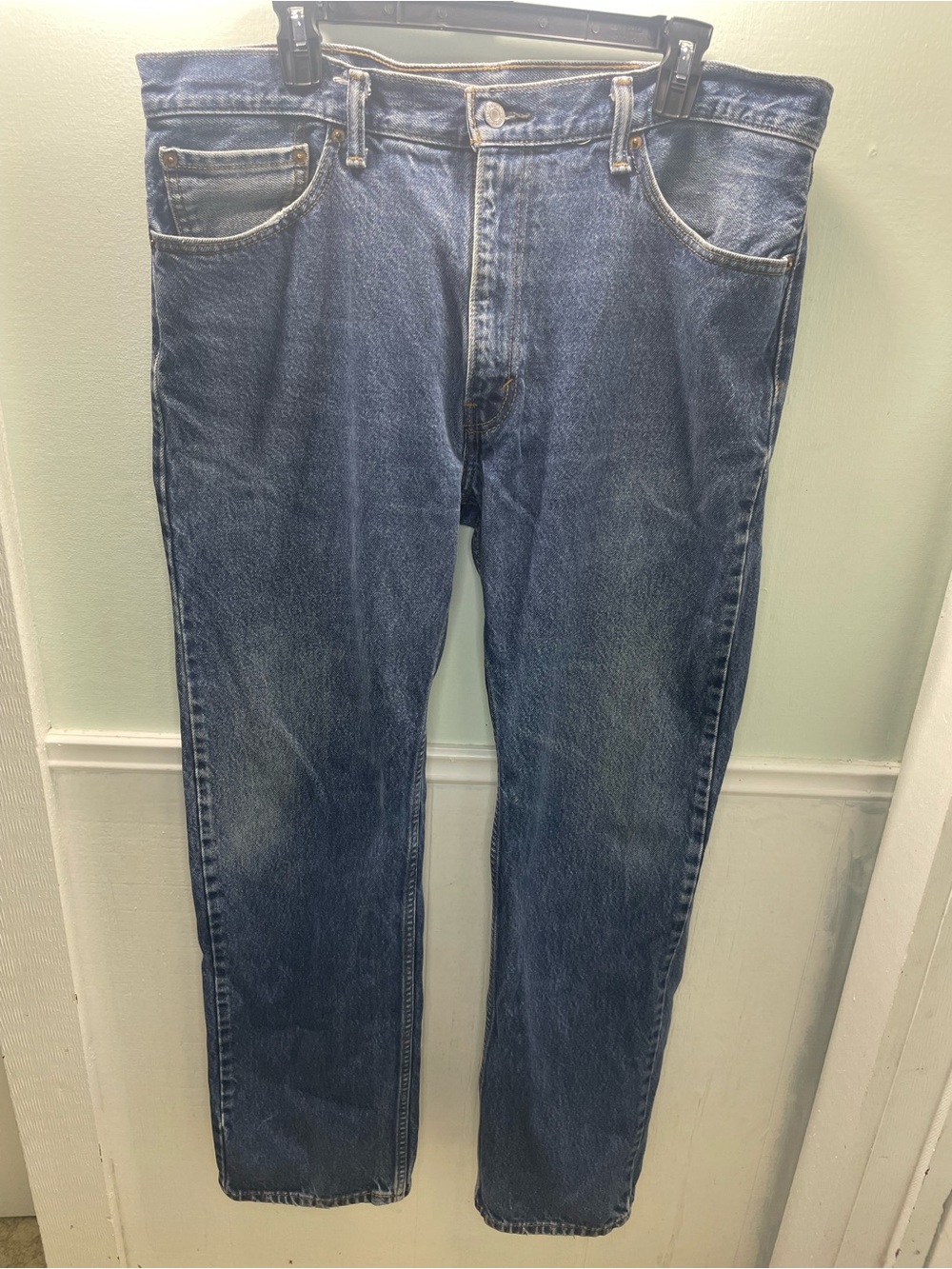 Classic Levi’s  Men's Blue Denim Jeans - Casual Straight Fit 38/34